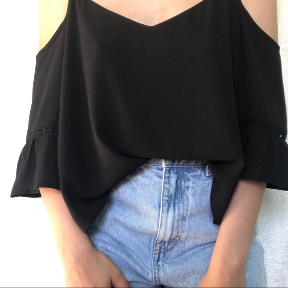 Black flowy cold shoulder tank - Picture 3 of 9